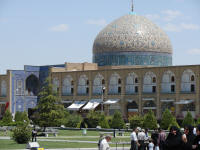 Sheikh Lotfollah Mosque (1619) showing cream tiled dome