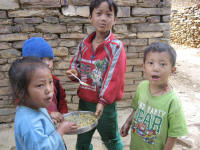 Children sharing lunch (Jim)