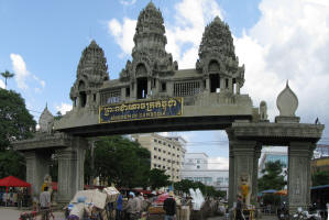 Gate into Cambodia - in Angkor Wat style