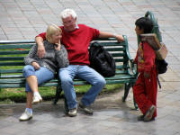 Tourists being chatted up by a shoe shine boy